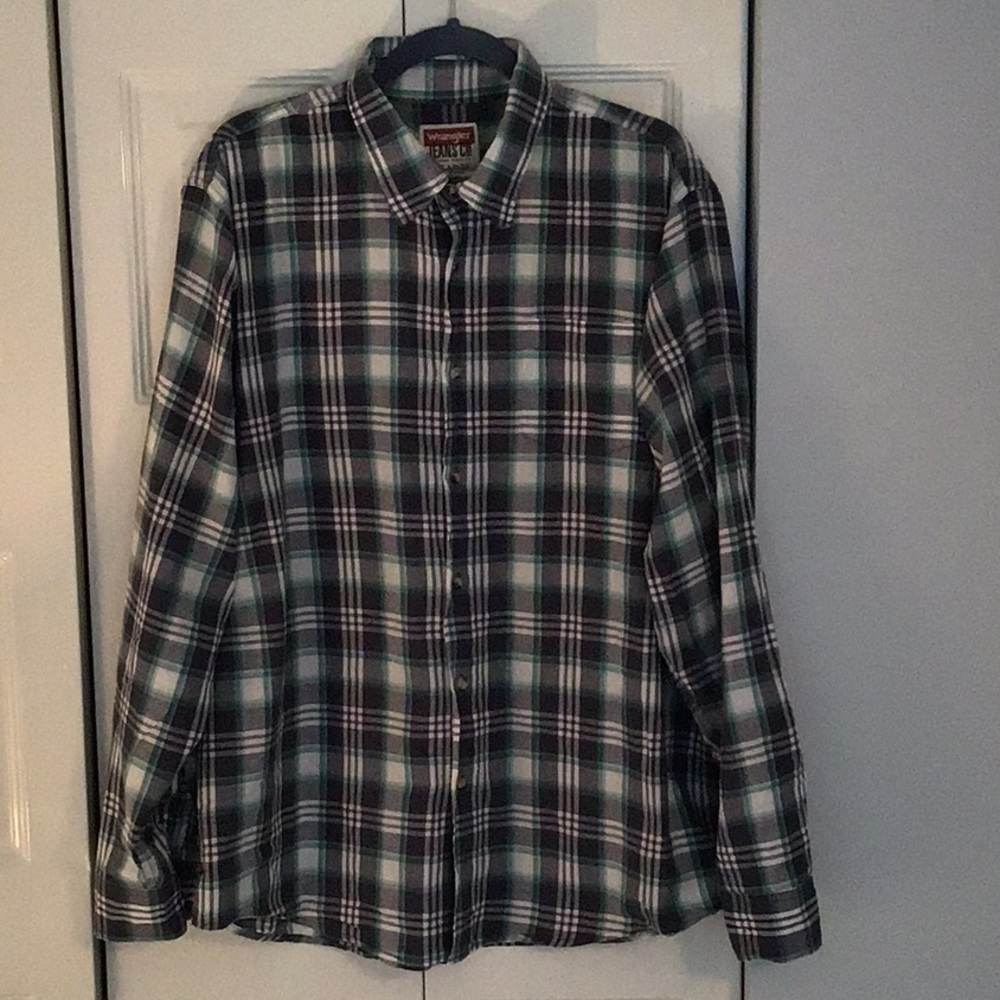 Men’s blue and green plaid button down!